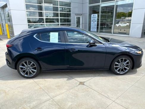 Used 2023 MAZDA MAZDA3 s FWD image 8