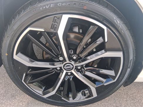 Used 2024 Nissan Altima 2.5 SR w/ SR Premium Package FWD image 10
