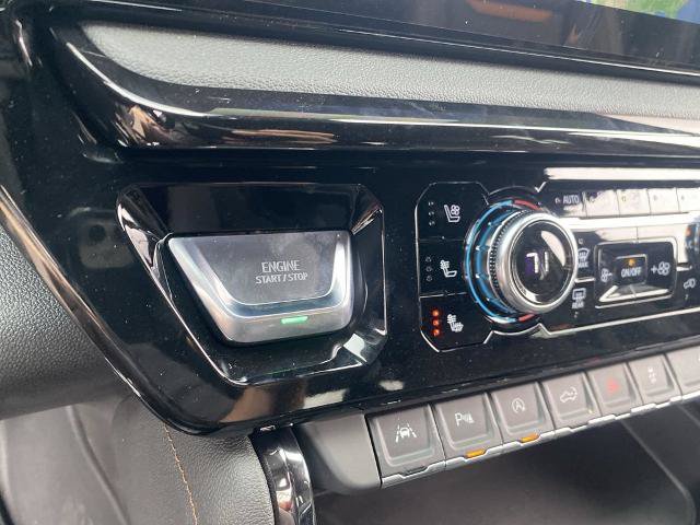 Used 2024 GMC Sierra 1500 AT4 w/ Technology Package AWD/4WD image 9