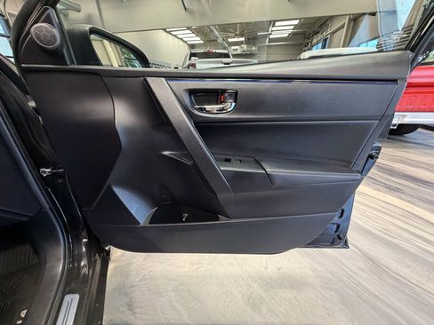 Used 2017 Toyota Corolla SE FWD image 37