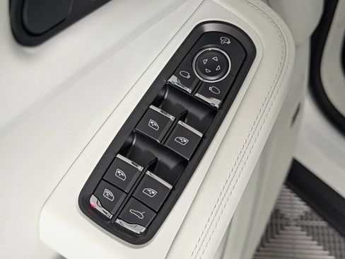 New 2026 Porsche Macan AWD/4WD image 27
