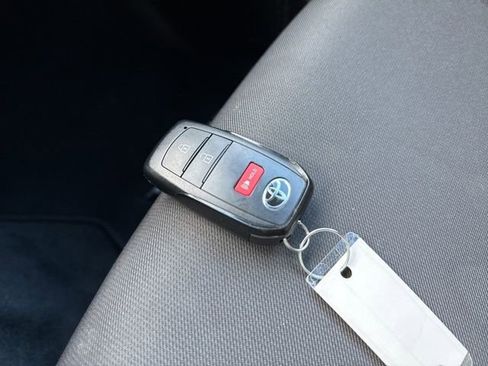 Used 2025 Toyota Tacoma TRD Off-Road image 33