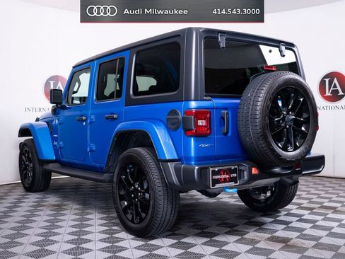 Used 2022 Jeep Wrangler Unlimited Sahara w/ Cold Weather Group AWD/4WD image 8