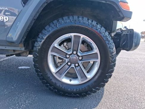 Used 2018 Jeep Wrangler Unlimited Sahara w/ Cold Weather Group AWD/4WD image 13