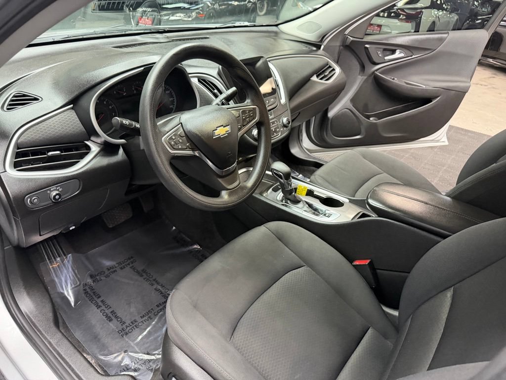 Used 2022 Chevrolet Malibu LT FWD image 35