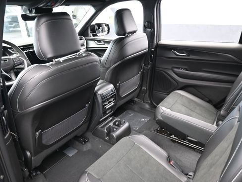 New 2025 Jeep Grand Cherokee L Altitude image 26