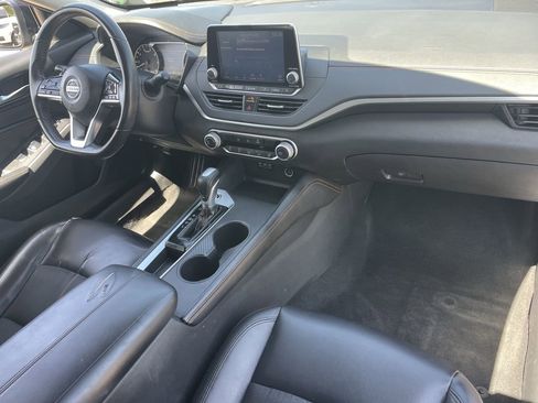 Used 2019 Nissan Altima 2.5 SR FWD image 12