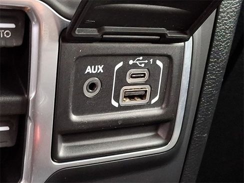 Used 2018 Jeep Wrangler Unlimited Sahara w/ Cold Weather Group image 25