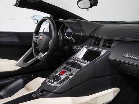 Used 2014 Lamborghini Aventador LP 700-4 image 18