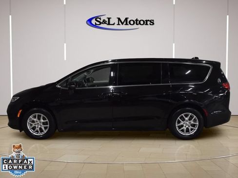 Certified 2024 Chrysler Pacifica Touring-L FWD image 5