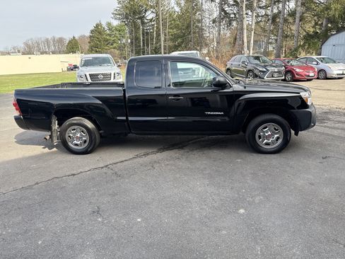 Used 2014 Toyota Tacoma 2WD Access Cab w/ Convenience Package image 3