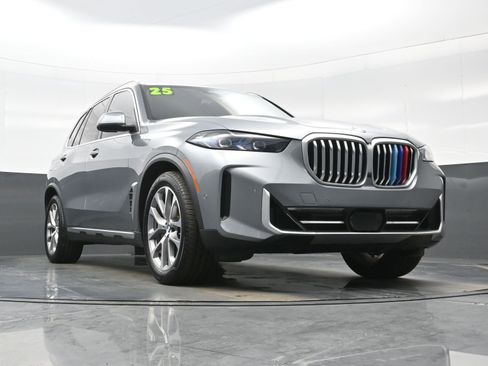 Used 2025 BMW X5 xDrive40i w/ Premium Package AWD/4WD image 32
