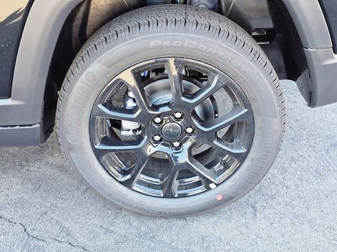 New 2026 Jeep Compass Latitude image 9