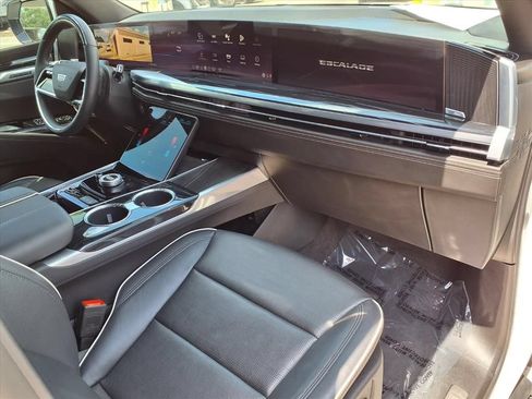 Used 2025 Cadillac Escalade ESV Sport w/ LPO, ONYX Package RWD image 8