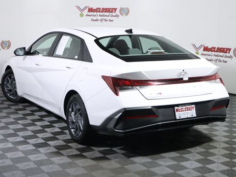 Used 2024 Hyundai Elantra SEL FWD image 11