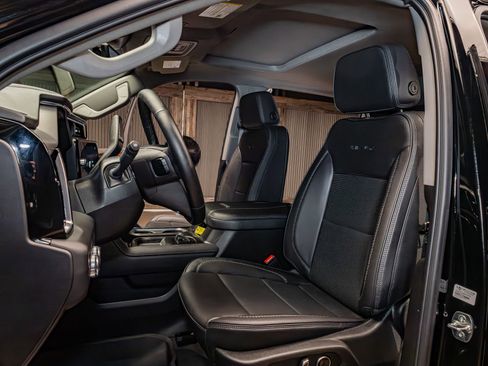 Used 2025 GMC Sierra 3500 Denali w/ Denali Reserve Package image 22