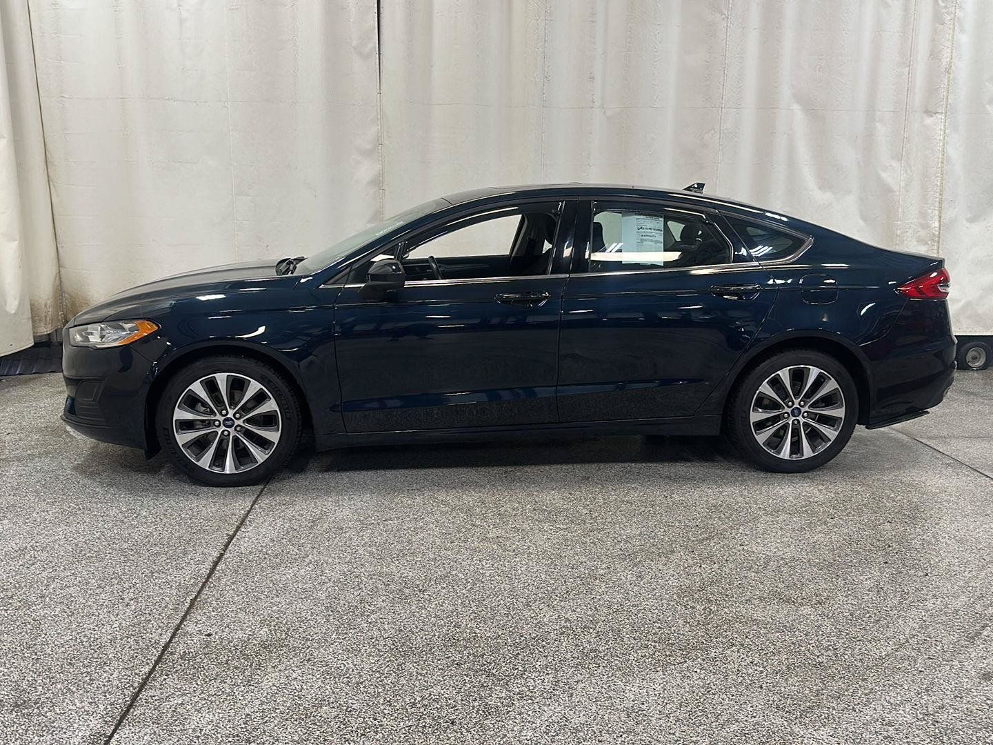 Used 2020 Ford Fusion SE AWD/4WD image 2
