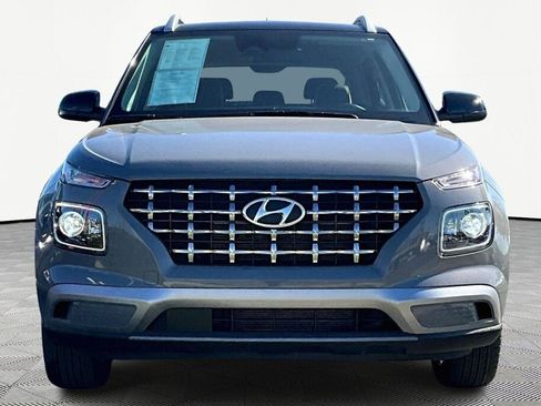 Certified 2023 Hyundai Venue Limited w/ Cargo Package image 3