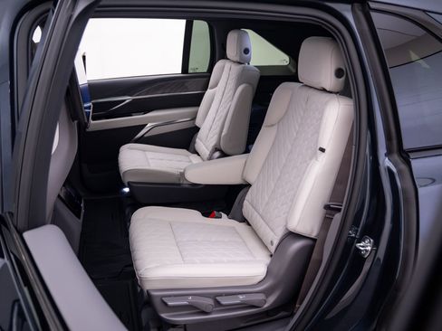 New 2026 Cadillac Escalade IQ Sport 1 w/ LPO, ONYX Package AWD/4WD image 15