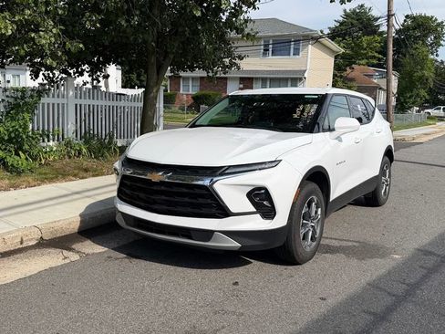 Used 2025 Chevrolet Blazer LT FWD image 3