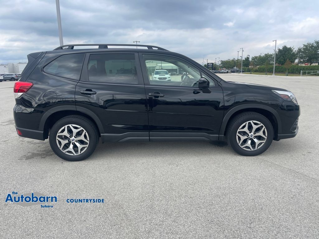 Used 2023 Subaru Forester Premium AWD/4WD image 6