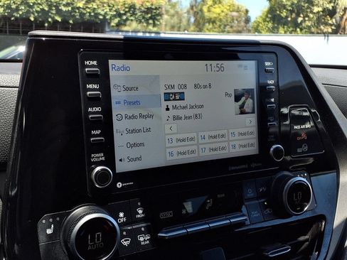 Used 2022 Toyota Highlander XLE FWD image 8