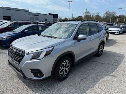 Used 2023 Subaru Forester Premium AWD/4WD image 2