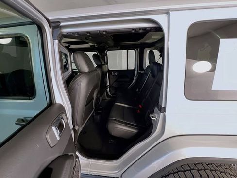 Used 2022 Jeep Wrangler Unlimited Sahara AWD/4WD image 28