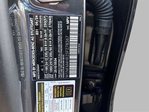 Used 2025 Mercedes-Benz GLC 300 4MATIC image 32