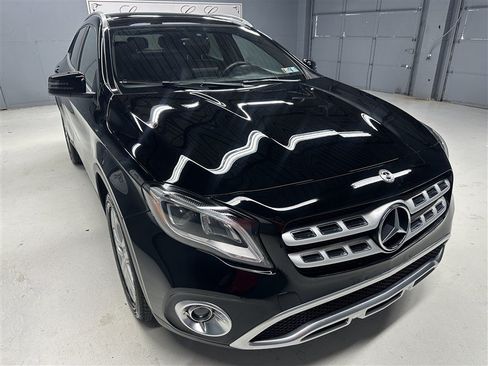 Used 2020 Mercedes-Benz GLA 250 4MATIC w/ Premium Package image 9