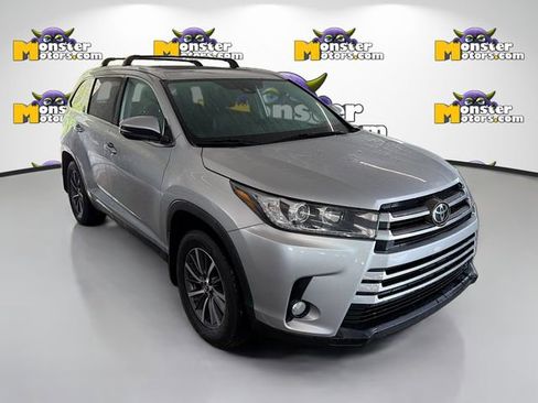 Used 2019 Toyota Highlander AWD V6 image 3