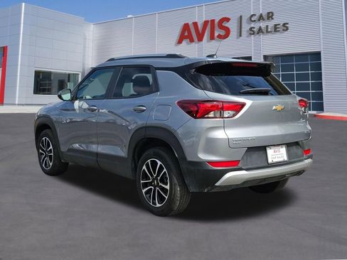 Used 2025 Chevrolet TrailBlazer LT AWD/4WD image 3