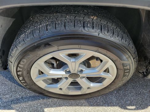 Used 2025 Jeep Compass Latitude AWD/4WD image 9