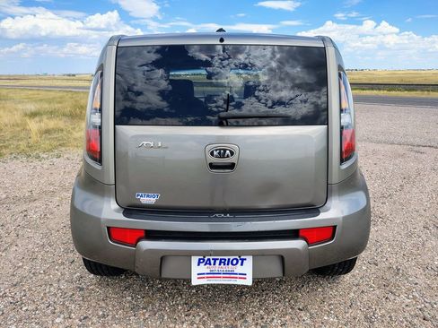 Used 2011 Kia Soul ! FWD image 4