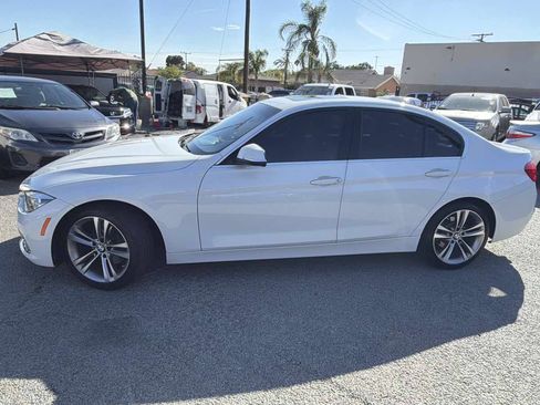 Used 2018 BMW 330i Sedan w/ Convenience Package RWD image 2