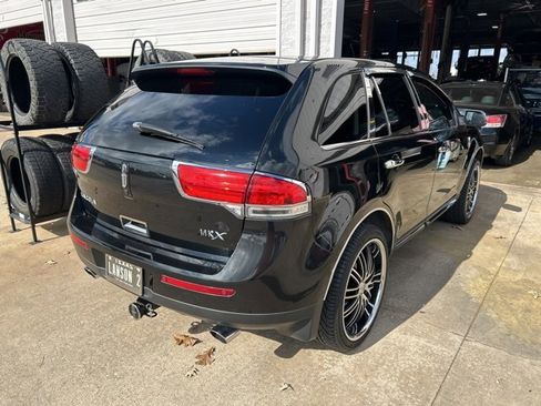 Used 2013 Lincoln MKX FWD image 3