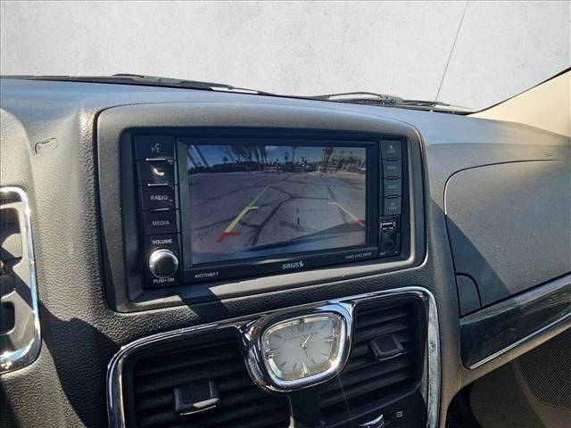 Used 2016 Chrysler Town & Country Touring FWD image 13