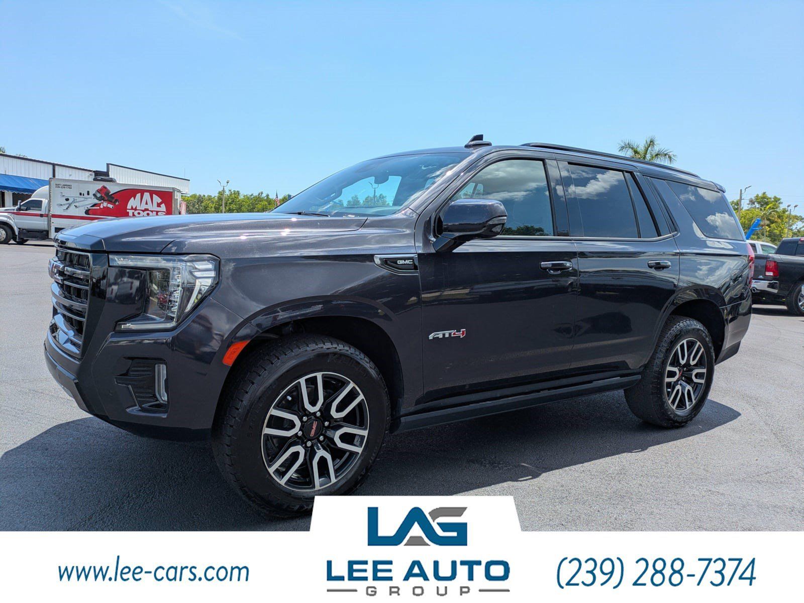 Used 2023 GMC Yukon AT4 w/ AT4 Premium Package AWD/4WD image 6