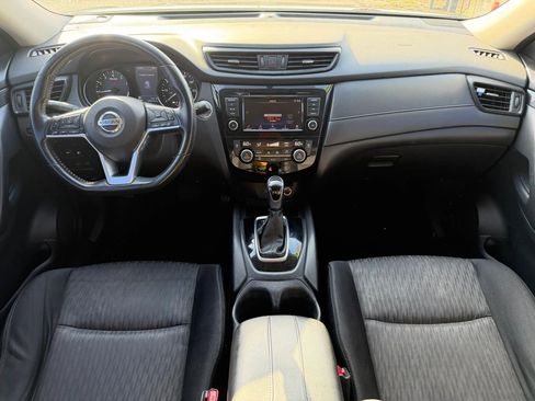 Used 2018 Nissan Rogue SV image 6