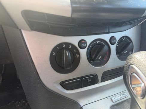 Used 2014 Ford Focus SE FWD image 27