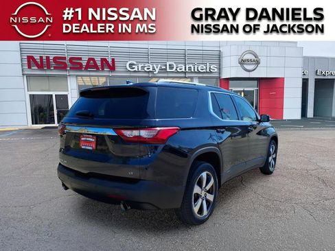 Used 2020 Chevrolet Traverse LT w/ LT Premium Package image 7