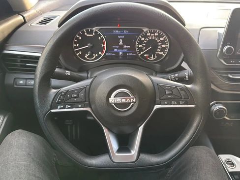 Used 2024 Nissan Altima 2.5 SV image 10