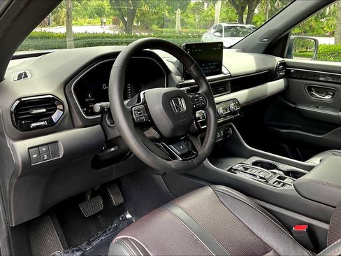 Used 2025 Honda Pilot Black Edition image 31