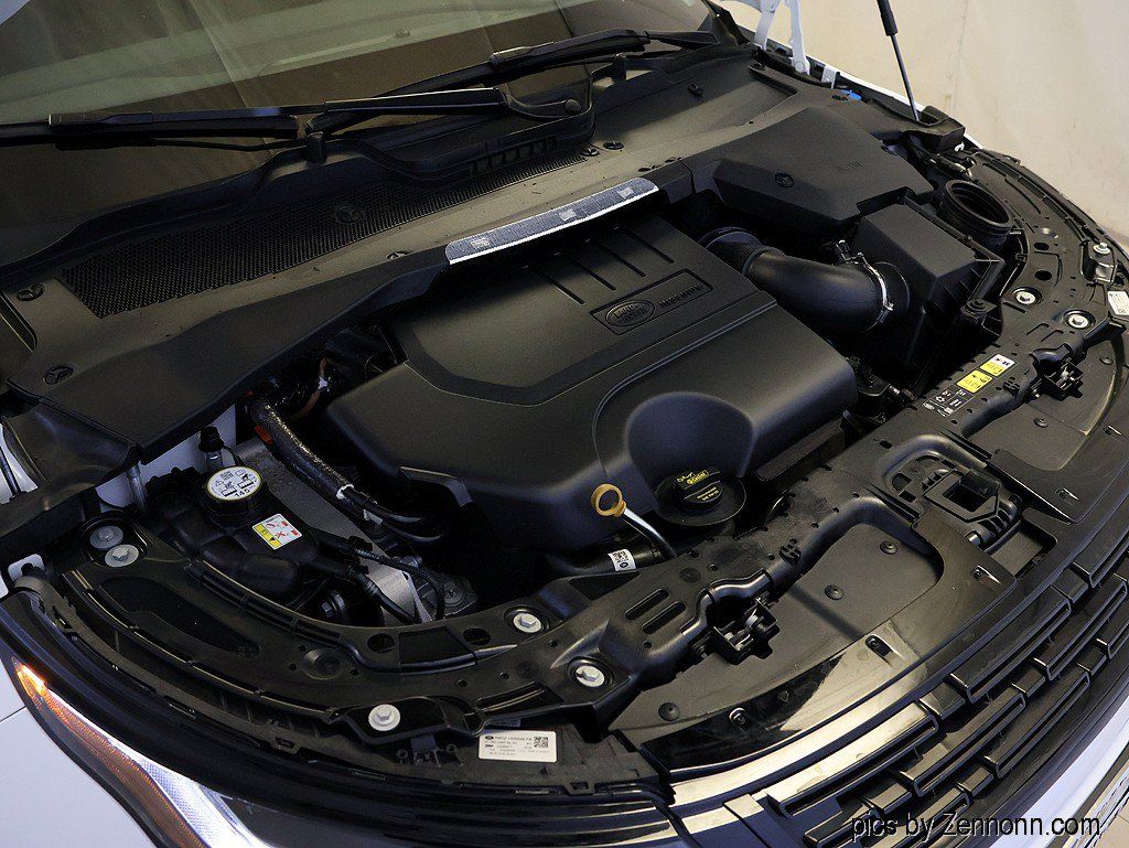 Used 2024 Land Rover Range Rover Evoque S AWD/4WD image 35