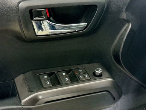 Used 2017 Toyota Tacoma TRD Off-Road w/ Tow Package (A/T) image 17