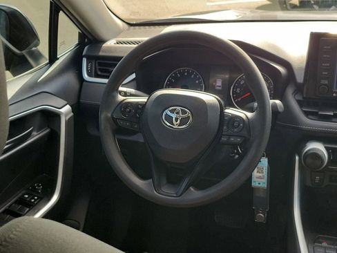 Used 2021 Toyota RAV4 LE image 17