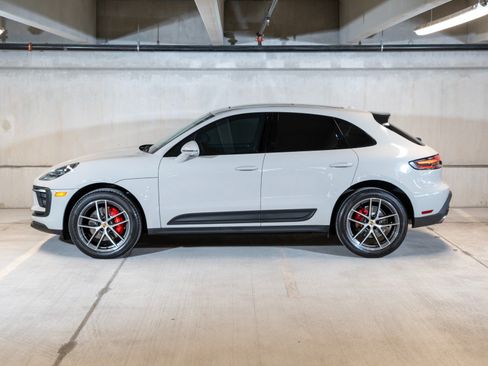 Certified 2022 Porsche Macan S AWD/4WD image 2