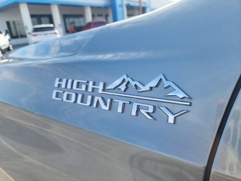 New 2026 Chevrolet Suburban High Country image 12