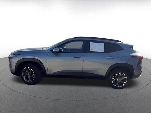 Used 2025 Chevrolet Trax LT image 9