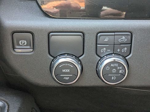 Used 2025 GMC Sierra 1500 SLT RWD image 27